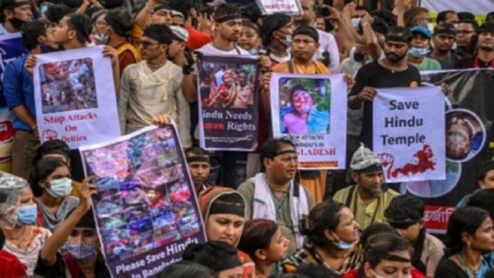 VHP ने हिंदुओं की रक्षा के लिए बांग्लादेश हाई कमीशन पर किया प्रदर्शन, उठाई ये मांग